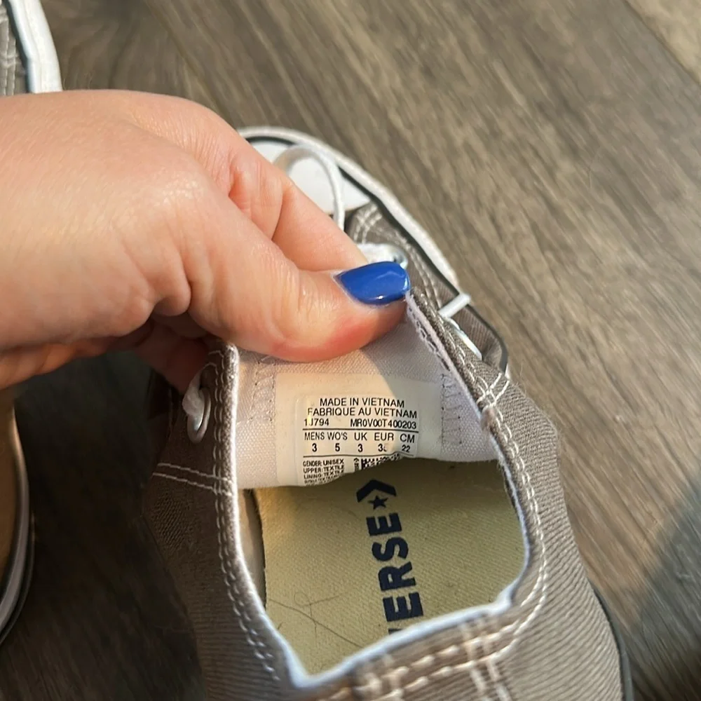 Grey converse sneakers size 5 women’s - Picture 5 of 5
